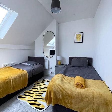 1 Bedroom Flat With En-Suite Leeds  Esterno foto